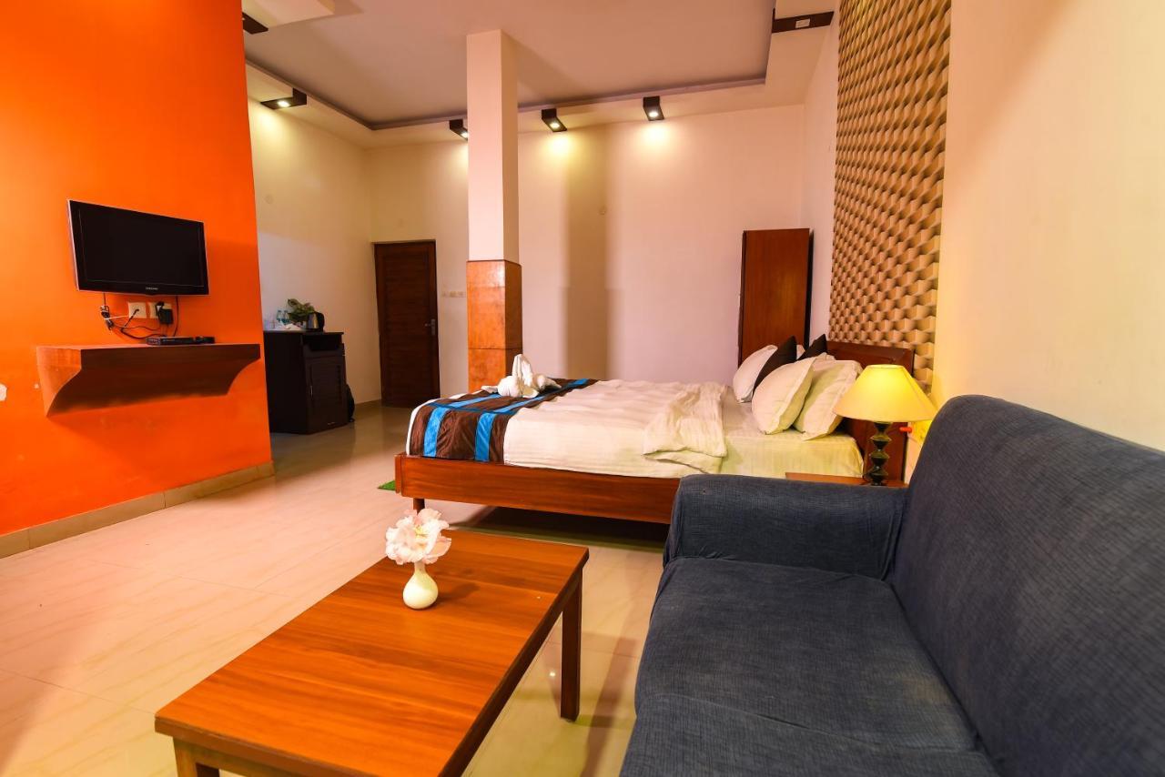 Aristro Club Otel Kalküta Dış mekan fotoğraf